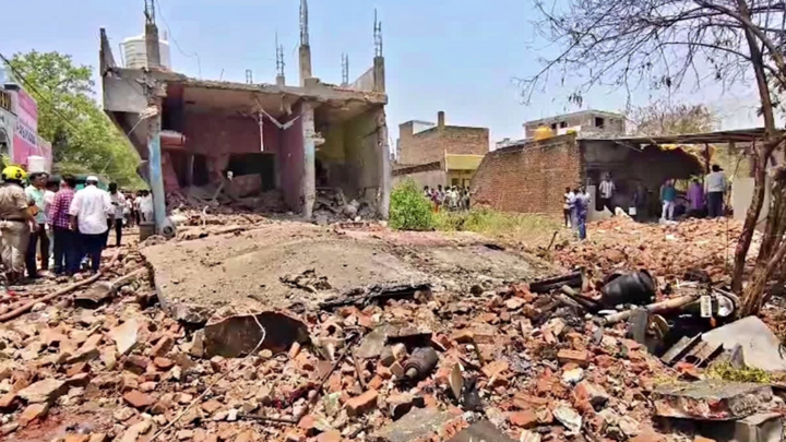 Nổ lớn san phẳng nhà dân, 5 người thiệt mạng, nhiều người nguy kịch