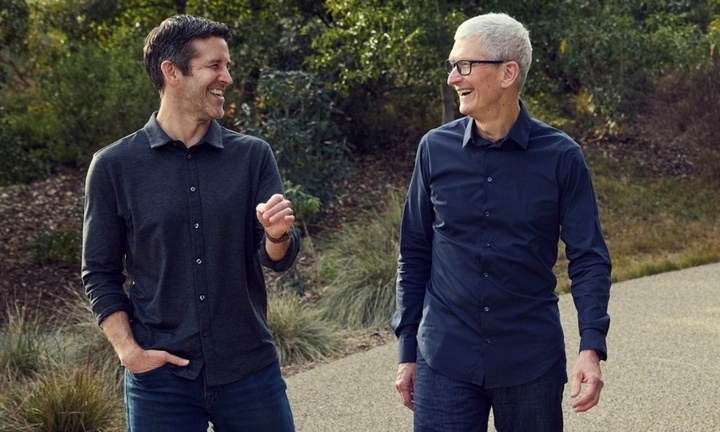 Tim Cook rời vị trí CEO Apple sau hơn 15 năm 