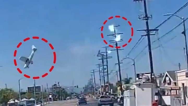 Khoảnh khắc máy bay đâm trúng đường dây điện, phi công 70 tuổi nguy kịch