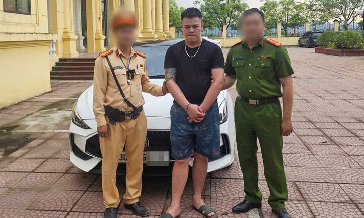 Hà Nội: CSGT và Công an xã phát hiện 4 đối tượng tàng trữ trái phép chất ma túy