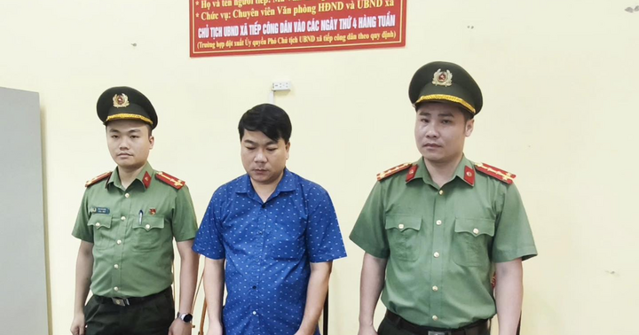 Khởi tố người đàn ông tự ý nhận 7 học viên vào lớp đại học, chiếm đoạt hơn 300 triệu đồng