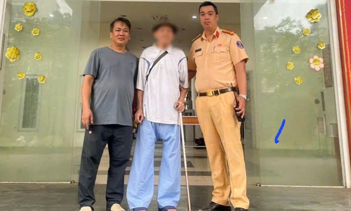 Hà Nội: CSGT hỗ trợ cựu chiến binh nhiễm chất độc da cam đi lạc trở về với gia đình