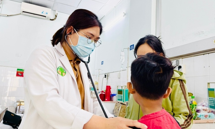 Bộ Y tế vào cuộc vụ 25 học sinh nghi ngộ độc tại trường tiểu học ở TP.HCM