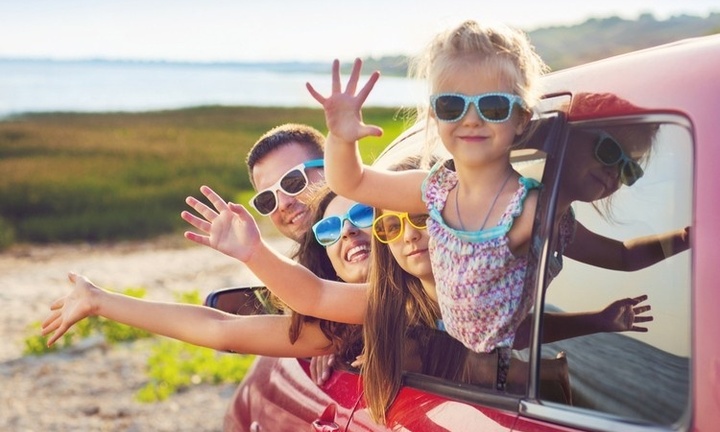 Đi chơi xa dịp nghỉ lễ, cha mẹ cần chuẩn bị gì để đảm bảo an toàn cho trẻ?