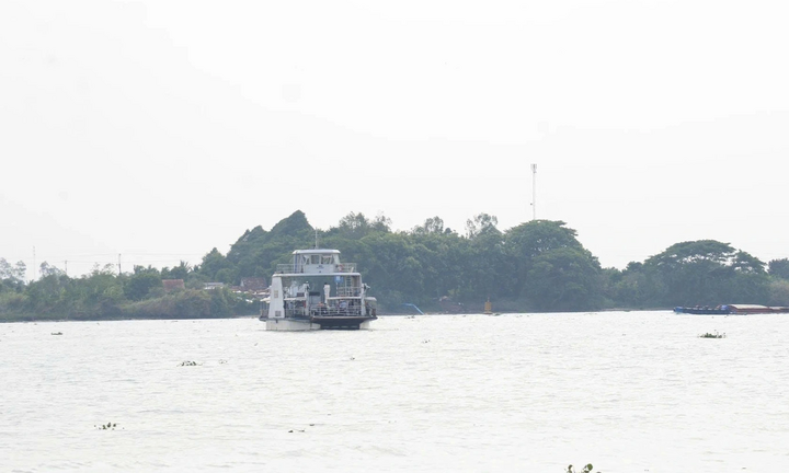 Xuống phà khi chưa cập bến, người phụ nữ bị mỏ phà chèn đè tử vong