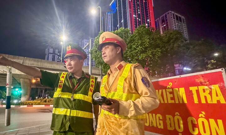 CSGT Hà Nội tăng cường kiểm tra, xử lý nghiêm vi phạm nồng độ cồn