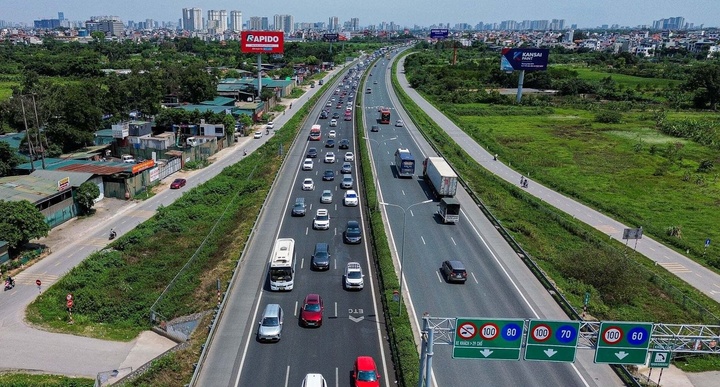 Dừng xe ở làn khẩn cấp trên cao tốc để đi vệ sinh có bị xử phạt?