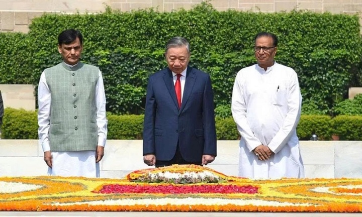 Tổng Bí thư, Chủ tịch nước Tô Lâm đặt vòng hoa tại Khu tưởng niệm Mahatma Gandhi và Tượng Chủ tịch Hồ Chí Minh