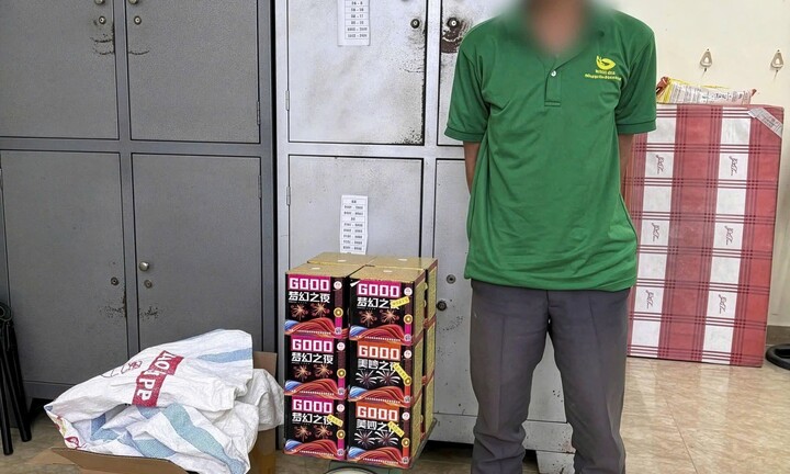 Cao Bằng: Bắt quả tang đối tượng vận chuyển hơn 18kg pháo nổ thuê