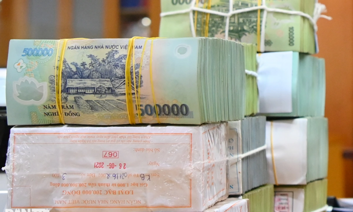 Vietcombank thông báo đấu giá 2 ô tô 7 chỗ nhãn hiệu Ford Explorer và  Toyota Fortuner