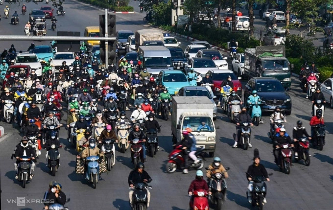 Hà Nội: Xử phạt tài xế taxi công nghệ vượt đèn đỏ sau phản ánh của người dân