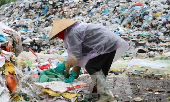 Tin vui với người mua ve chai, phế liệu: Đề xuất doanh nghiệp nộp thuế thay