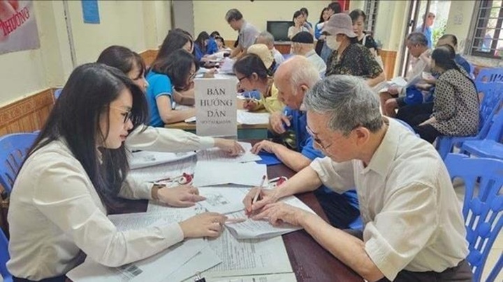 Đang hưởng lương hưu, đi làm thêm có phải đóng BHXH bắt buộc?