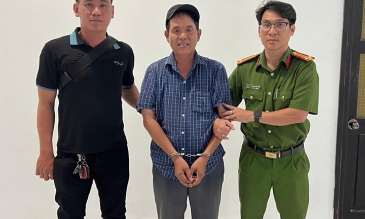 Đối tượng trốn truy nã đặc biệt suốt 8 năm bị bắt khi đang mua bán hải sản 