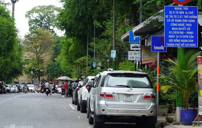 TPHCM: Một phường cấp phép, thu phí sử dụng vỉa hè qua app