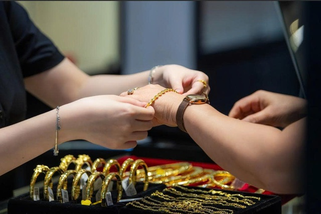 Giá vàng chiều nay (13/5): Vàng miếng SJC và nhẫn trong nước đi ngang
