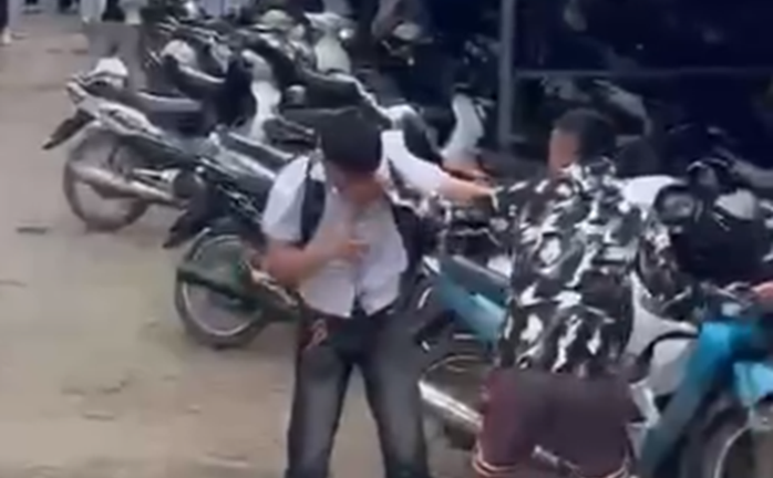 Vụ nam sinh lớp 12 bị nhóm người lạ rượt đánh trong trường học ở Thanh Hóa: Hiệu trưởng nói gì?