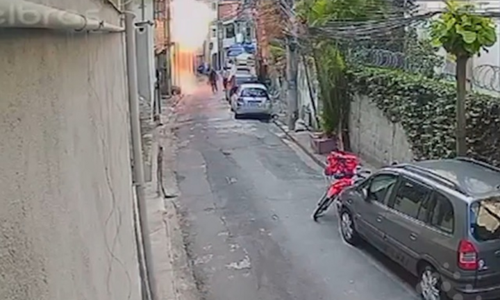 Camera ghi lại khoảnh khắc nổ khí gas rung chuyển cả khu phố, 1 người chết, 3 người bị thương