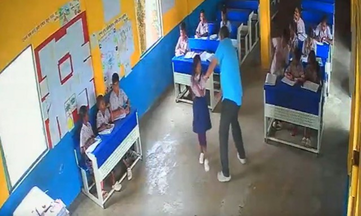 Hiệu trưởng xem camera, phát hiện nam giáo viên hành hung nhiều học sinh trong giờ học ở Ấn Độ