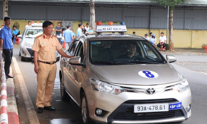 Đề xuất tăng gấp đôi câu hỏi kiểm tra lý thuyết để phục hồi điểm giấy phép lái xe