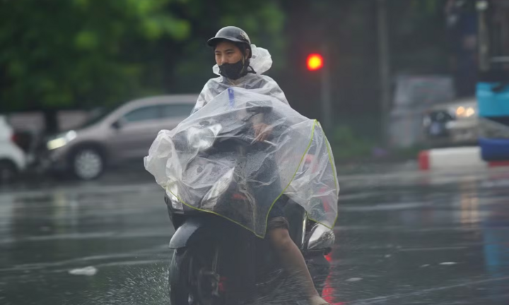 Chiều nay (16/5) dự báo mưa dông giải nhiệt ở Hà Nội, mưa đá có xuất hiện hay không?