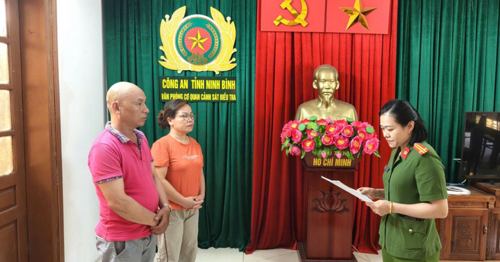 Bắt tạm giam cặp vợ chồng đưa hối lộ để làm 