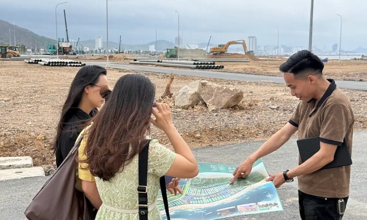 Biệt thự song lập “hàng hiếm” tại Vinhomes Global Gate Hạ Long được “săn lùng” sau chuyến site tour