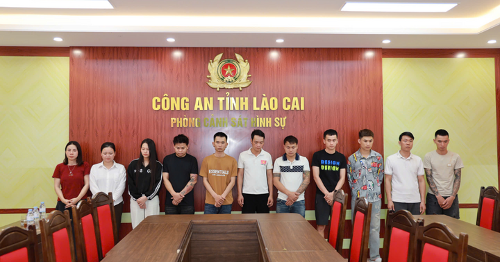 Khởi tố 11 bị can trong đường dây livestream “đổ thạch” lừa đảo