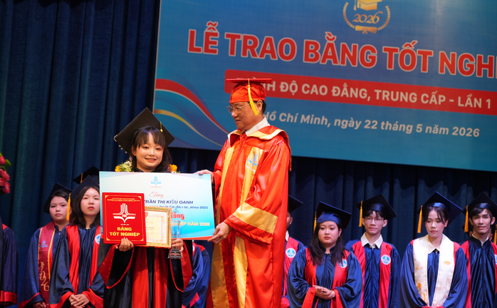 Profile cực đỉnh của nữ sinh thủ khoa cả đầu vào lẫn đầu ra Trường CĐ Công nghệ Thủ Đức