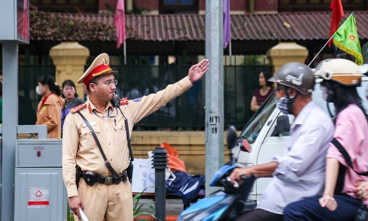 Hà Nội: CSGT tăng cường bảo đảm an toàn giao thông phục vụ kỳ thi lớp 10 và tốt nghiệp THPT 2026