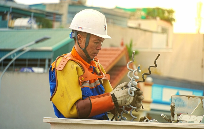 Tiêu thụ điện tại Hà Nội, TPHCM tăng kỷ lục, doanh thu 2 