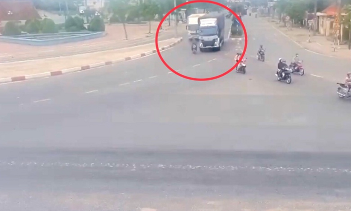 Vụ 2 chị em ruột bị xe tải cán tử vong thương tâm ở Tây Ninh: Camera ghi lại khoảnh khắc đau lòng