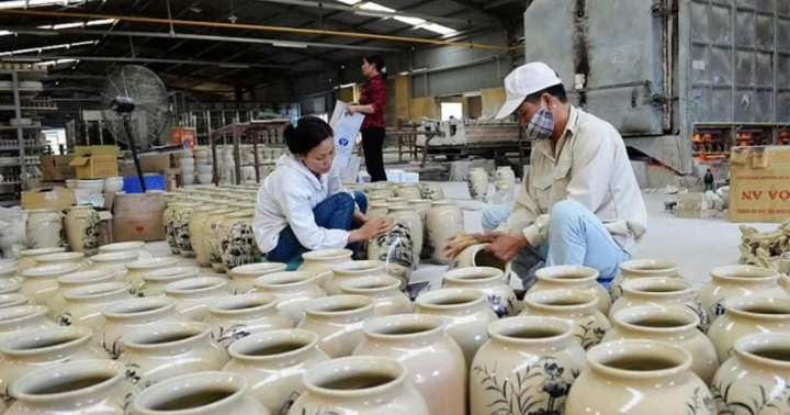 Từ 1/7, doanh nghiệp siêu nhỏ được sử dụng người thân làm kế toán, cụ thể là những ai?