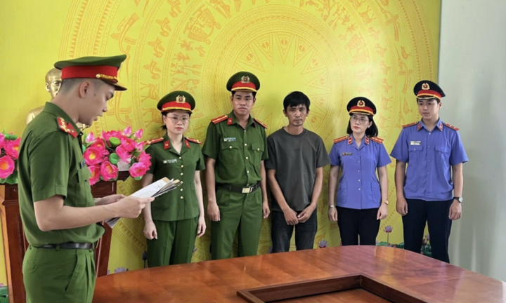 Bắt đối tượng làm giả sổ đỏ, chiếm đoạt trên 500 triệu đồng