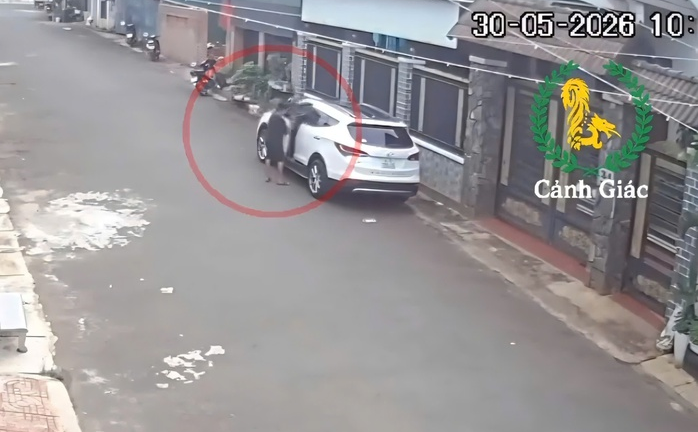 Thót tim: Bé trai 12 tuổi tự lấy ô tô của người dân, lái qua nhiều con hẻm tại Đắk Lắk