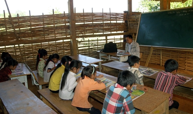 Học tại thôn đặc biệt khó khăn khác có được hỗ trợ chi phí học tập?