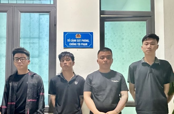 Bắt quả tang 4 thanh niên 