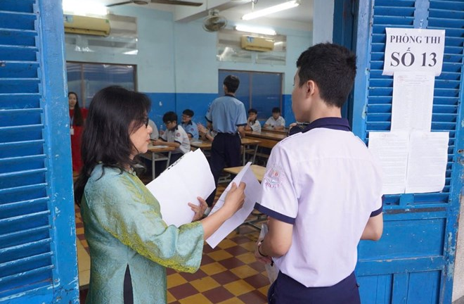 Thống kê đáng chú ý ngày đầu thi vào lớp 10 ở TPHCM: Phát sinh sự cố mất chữ trong đề thi, một số thí sinh gặp vấn đề sức khỏe