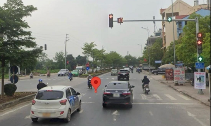 Đèn rẽ trái đỏ vẫn quay đầu xe, tài xế có bị phạt như lỗi vượt đèn đỏ?