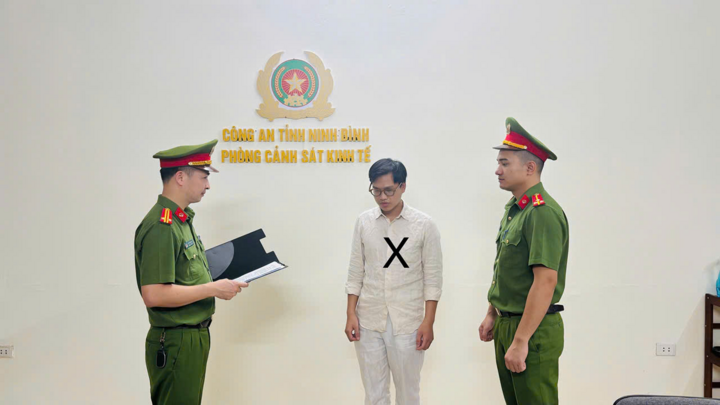 Khởi tố đối tượng buôn bán giày giả mạo nhãn hiệu, xâm phạm sở hữu quyền công nghiệp