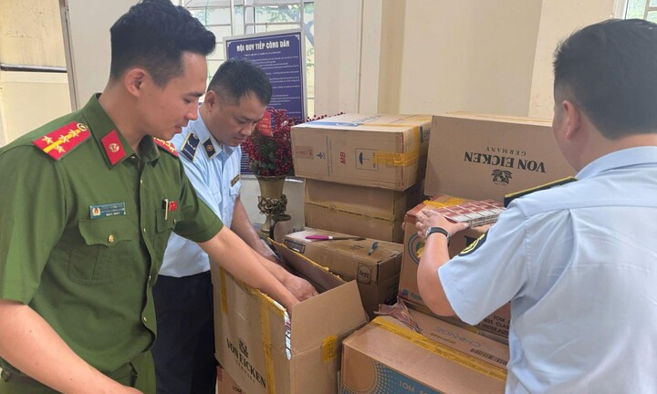 Hà Nội: Phát hiện hơn 8.200 bao thuốc lá ngoại không rõ nguồn gốc 