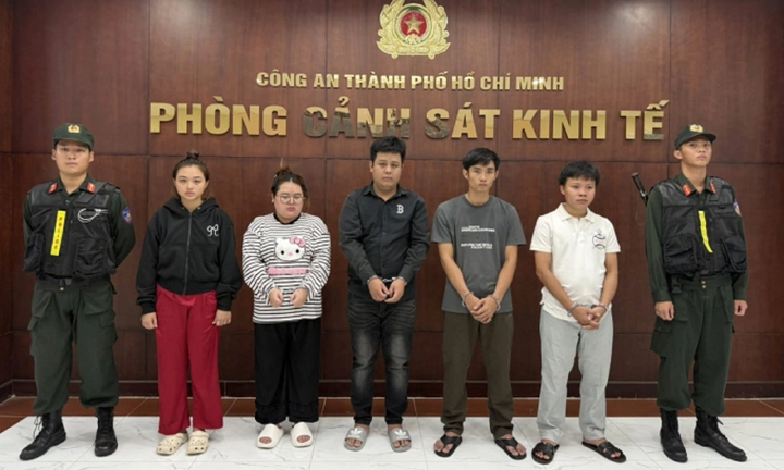 Phá đường dây sản xuất, buôn bán hơn 23.000 đôi dép giả nhãn hiệu nổi tiếng, khởi tố 5 đối tượng