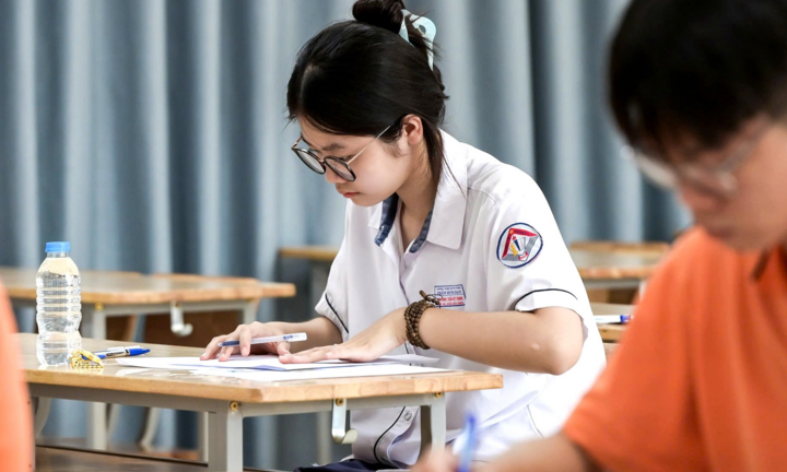 Bộ GD&ĐT nêu giải pháp đảm bảo công bằng chấm thi, bài toán ngăn chặn gian lận thiết bị thông minh