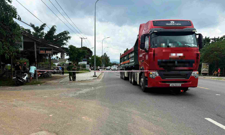 Tin tức giao thông 24h: Tạm giữ hình sự tài xế xe đầu kéo gây tai nạn làm 2 người tử vong