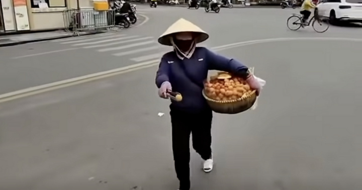 Công an vào cuộc vụ du khách nước ngoài mua 10 chiếc bánh rán giá 420.000 đồng