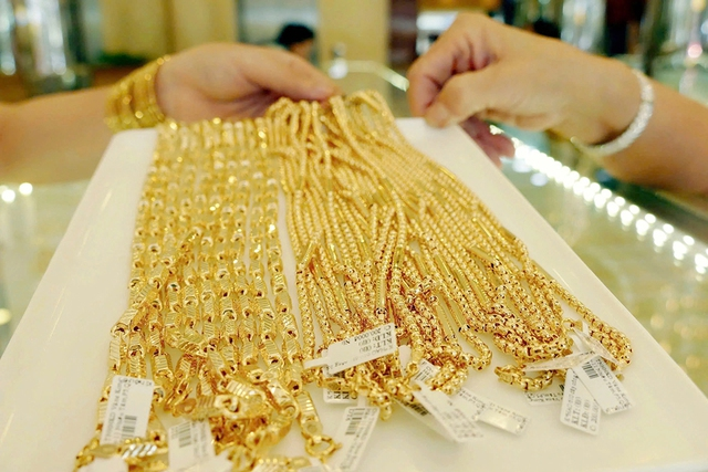 Giá vàng hôm nay (10/6): Vàng đồng loạt bất động sau một ngày lao dốc