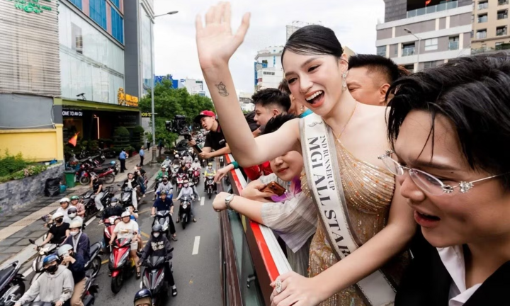 Vụ Hương Giang diễu hành trên xe buýt hai tầng: Sở Văn hóa và Thể thao TP.HCM nói gì?