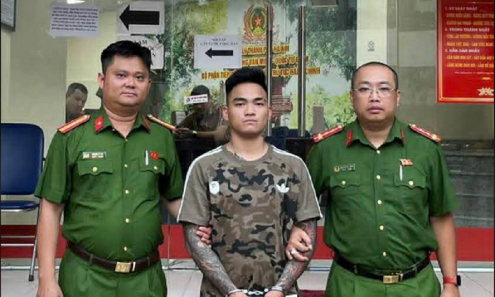 Bắt giữ đối tượng dùng điếu cày đánh người giữa phố Hà Nội vì mâu thuẫn tình cảm