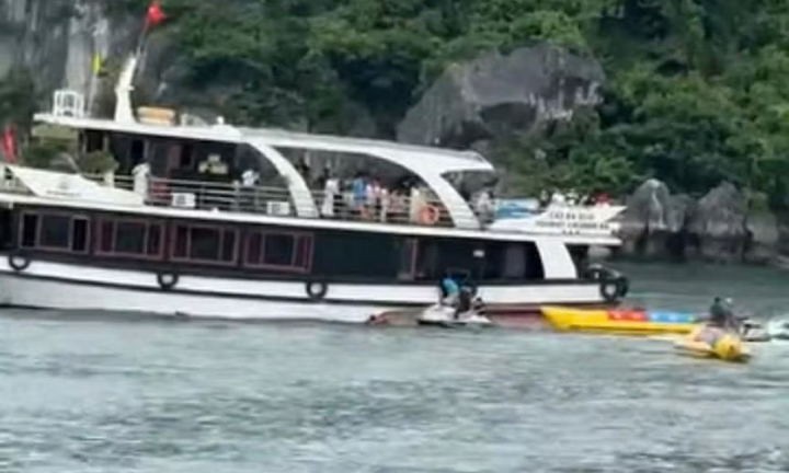 Hiện trường vụ chìm tàu du lịch trên vịnh Lan Hạ, một phụ nữ tử vong