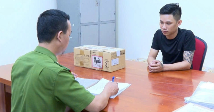Bóc gỡ đường dây trộm pin sạc trong khu công nghiệp, thu giữ hàng chục nghìn sản phẩm